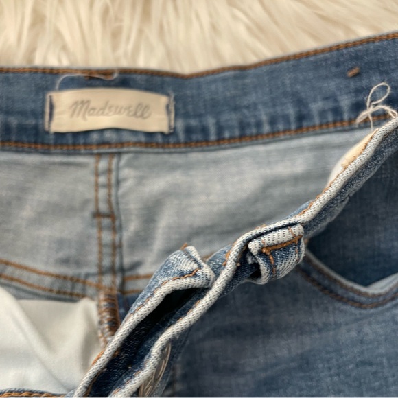 Madewell | High-Rise Denim Shorts in Derby Wash: Button-Front Edition | Size 28 - Picture 4 of 6